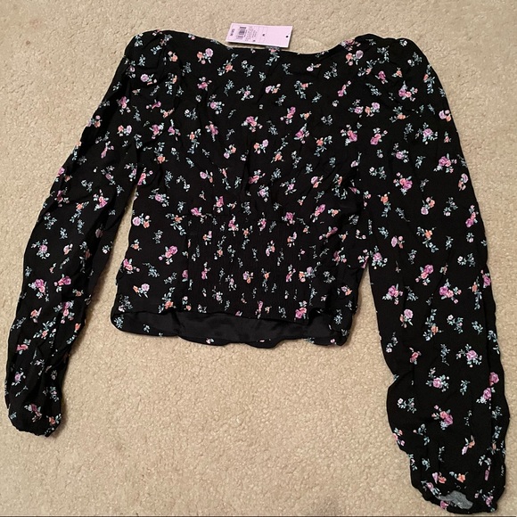 Floral Long Sleeve Crop Top - Picture 2 of 2